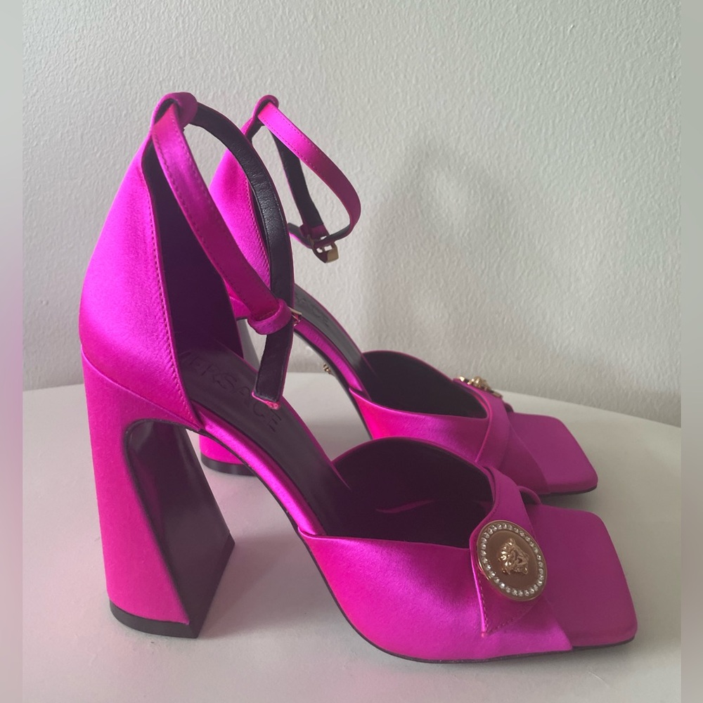 *BRAND NEW* Versace Medusa Medallion Ankle Strap Sandals - Picture 3 of 8